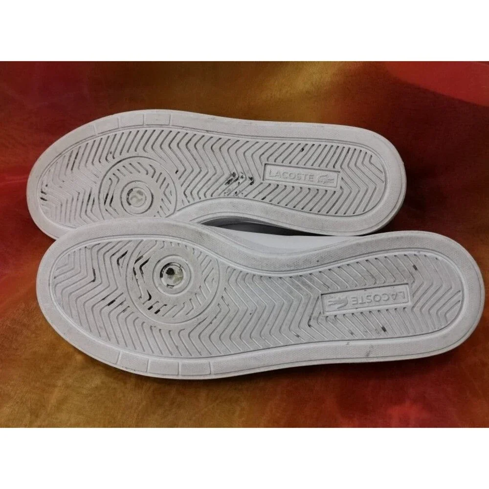 Lacoste court base